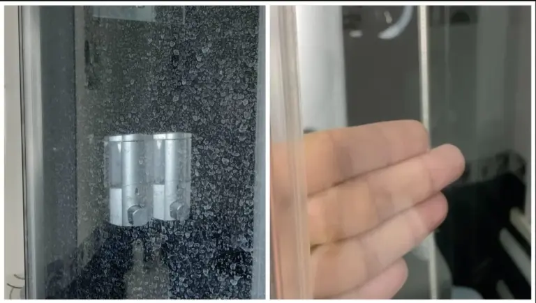 Błękitna butelka z Rossmanna: Wyciśnij 2 krople, a kabina lśni jak nowa