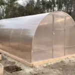 Białe płatki z paczek InPost: Ten sprytny trik uratuje szklarnię zimą