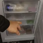 Dlaczego doświadczone gospodynie zawsze kładą kawałek folii aluminiowej w zamrażarce