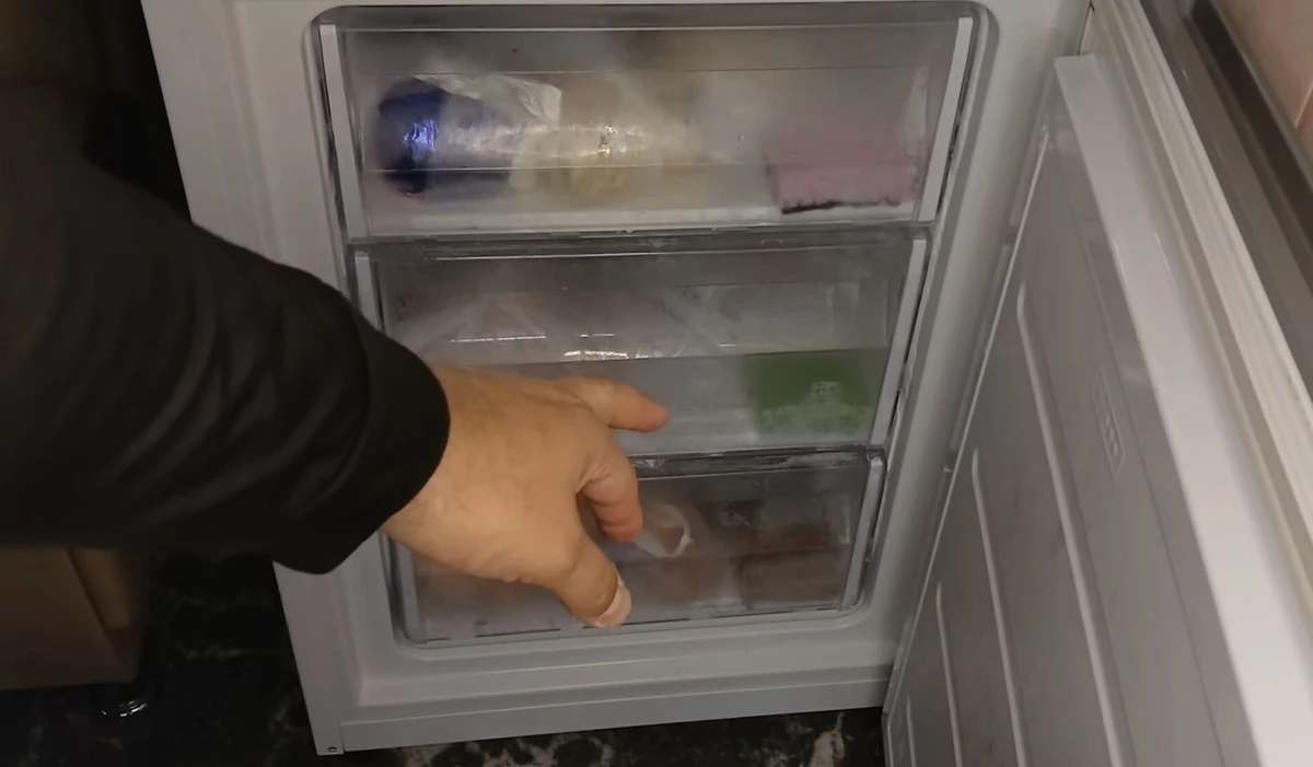 Dlaczego doświadczone gospodynie zawsze kładą kawałek folii aluminiowej w zamrażarce