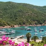 Dlaczego doświadczeni podróżnicy zamiast Majorki wybierają te 5 niszowych wysp na Morzu Śródziemnym