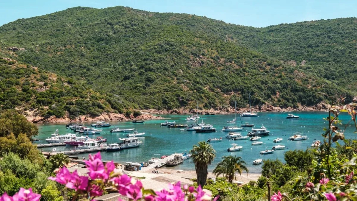 Dlaczego doświadczeni podróżnicy zamiast Majorki wybierają te 5 niszowych wysp na Morzu Śródziemnym