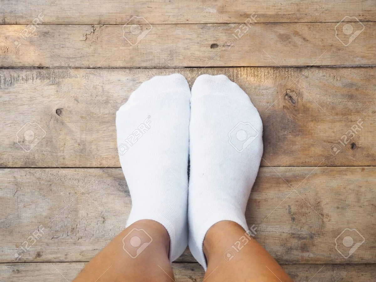 Dlaczego doświadczone gospodynie nakładają grube skarpetki na domowe kapcie - image 1