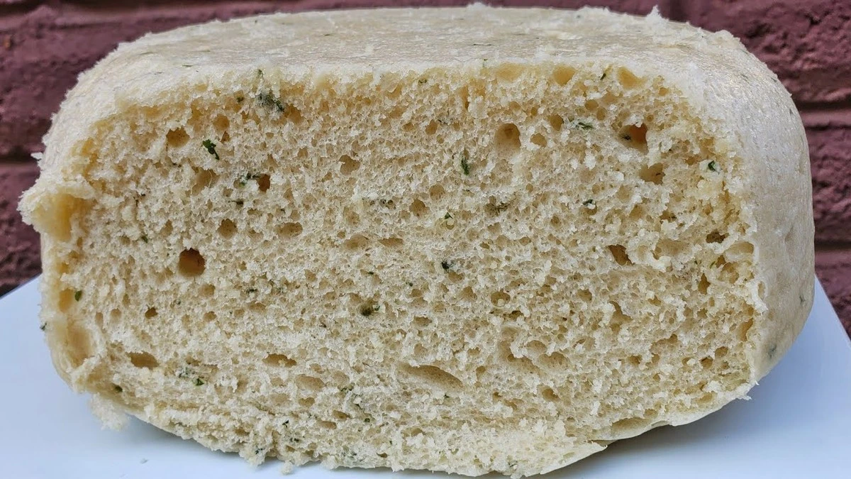 Dlaczego doświadczone gospodynie zawsze kładą wilgotny ręcznik papierowy na chleb - image 1