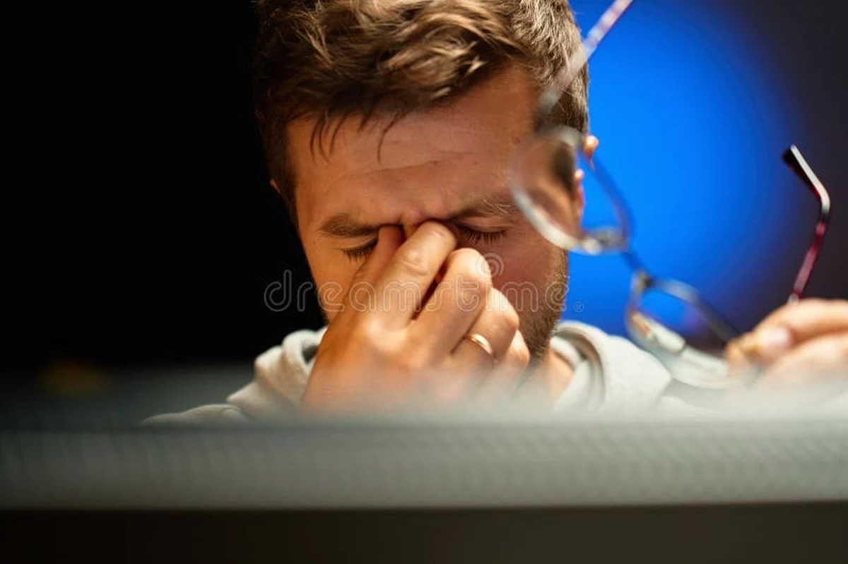 Dlaczego nagle przestałeś rozumieć tekst w telefonie? Ciche sygnały udaru, które mylimy ze zmęczeniem - image 1