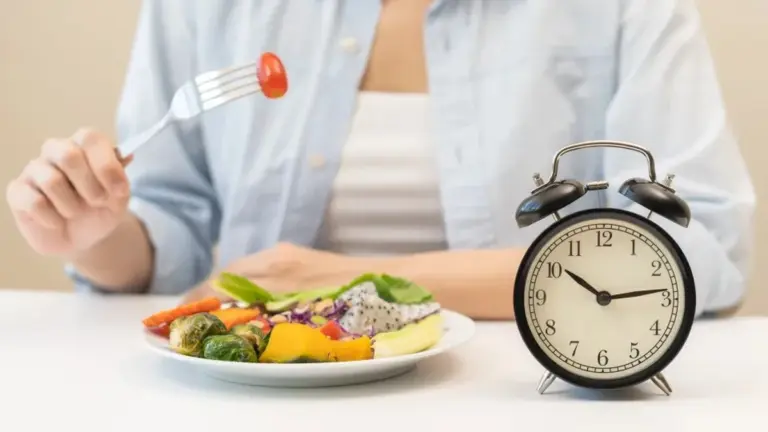 Dlaczego post przerywany u osób po czterdziestce może przynieść odwrotny skutek