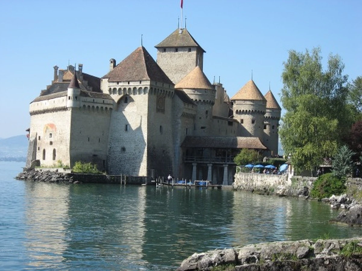 Dlaczego turyści wciąż omijają te 5 miejsc? Znalazłem europejskie perełki, które biją na głowę znane stolice - image 1