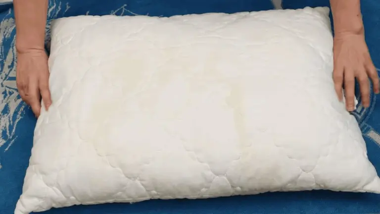 Dlaczego warto nałożyć pastę z sody na żółte plamy na poduszce