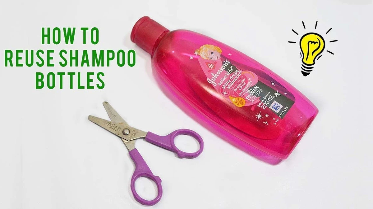 Dlaczego warto zawiesić pustą butelkę po szamponie na kranie w kuchni - image 1