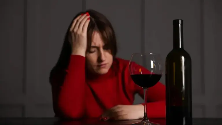 Niebieska puszka w Żabce: Ten składnik niszczy Twój nastrój