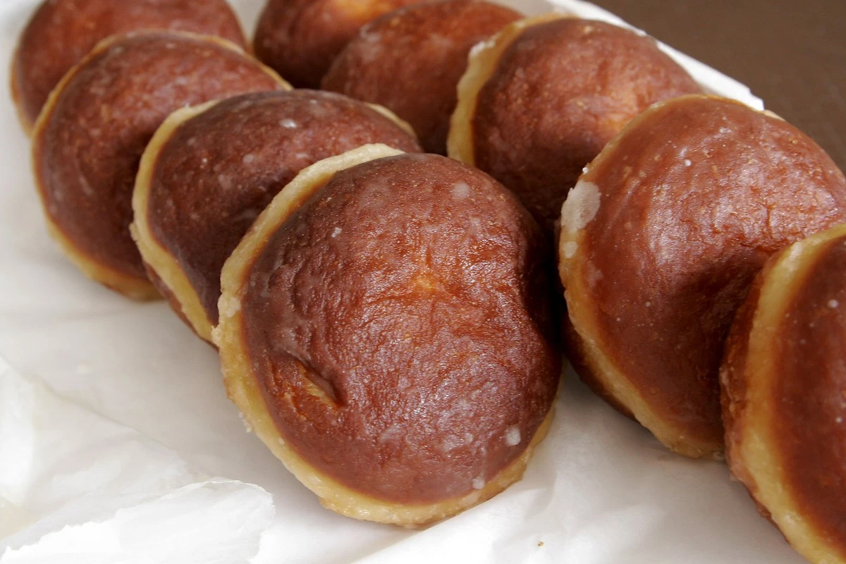 Pączki: Ukryty powód, dla którego Polacy stoją dziś w gigantycznych kolejkach - image 1