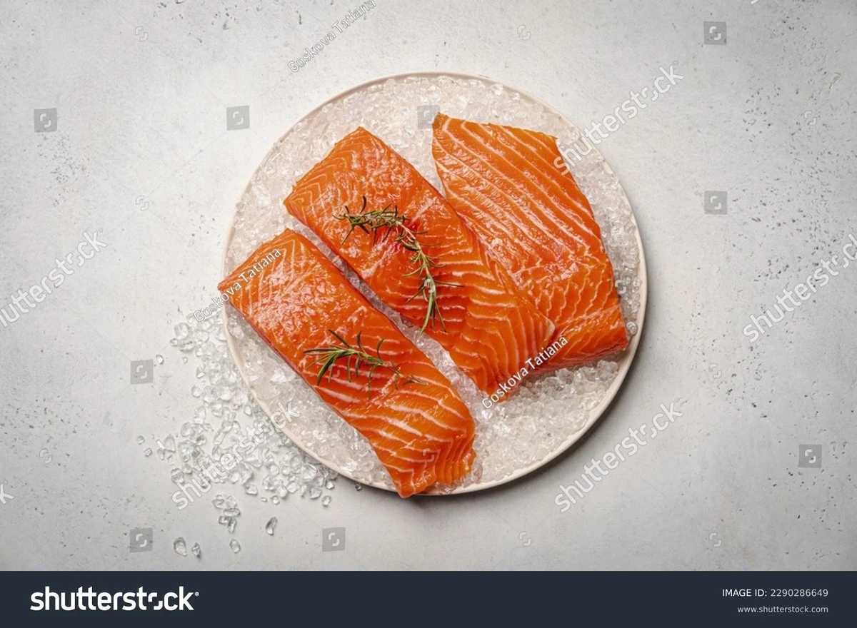 Różowy płat łososia na talerzu: Twój sposób na ciśnienie w 2026 roku - image 1