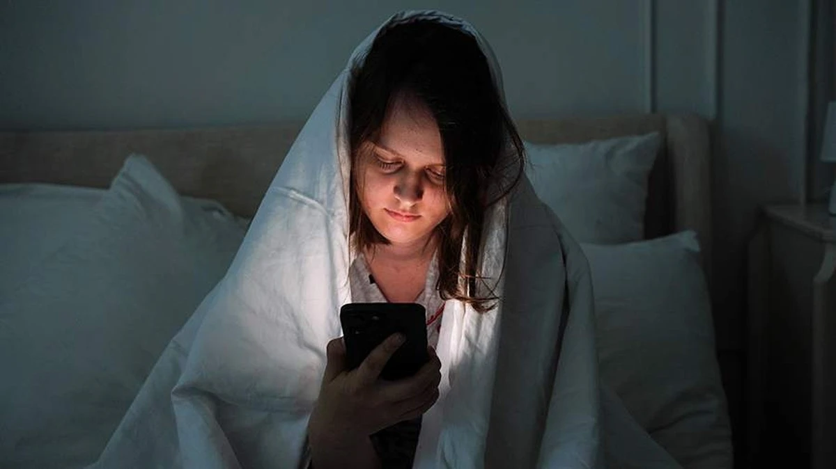 Ten niebieski pasek w telefonie: Dlaczego 40% młodych Polaków traci kontrolę? - image 1