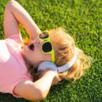 Co mówi o Twoim dziecku muzyka, której słucha w słuchawkach