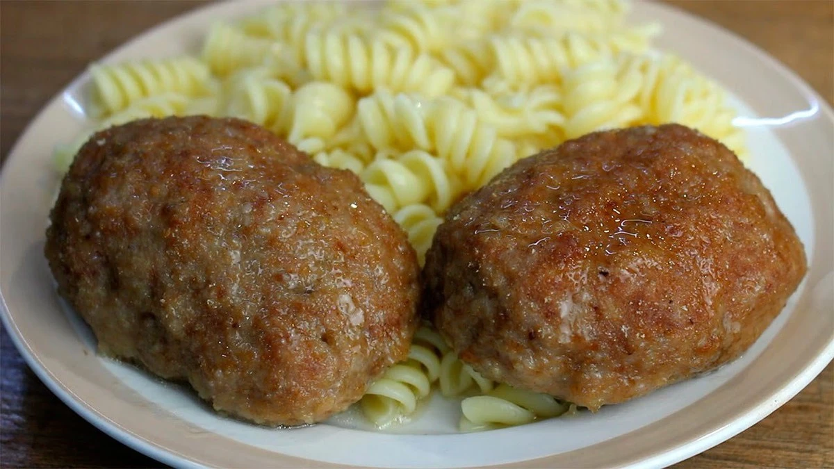 Dlaczego doświadczeni kucharze rezygnują z mąki do kotletów na rzecz skrobi