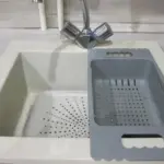 Dlaczego doświadczone gospodynie zawsze sypią kwas cytrynowy do odpływu w kuchni