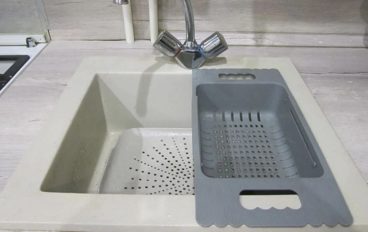 Dlaczego doświadczone gospodynie zawsze sypią kwas cytrynowy do odpływu w kuchni