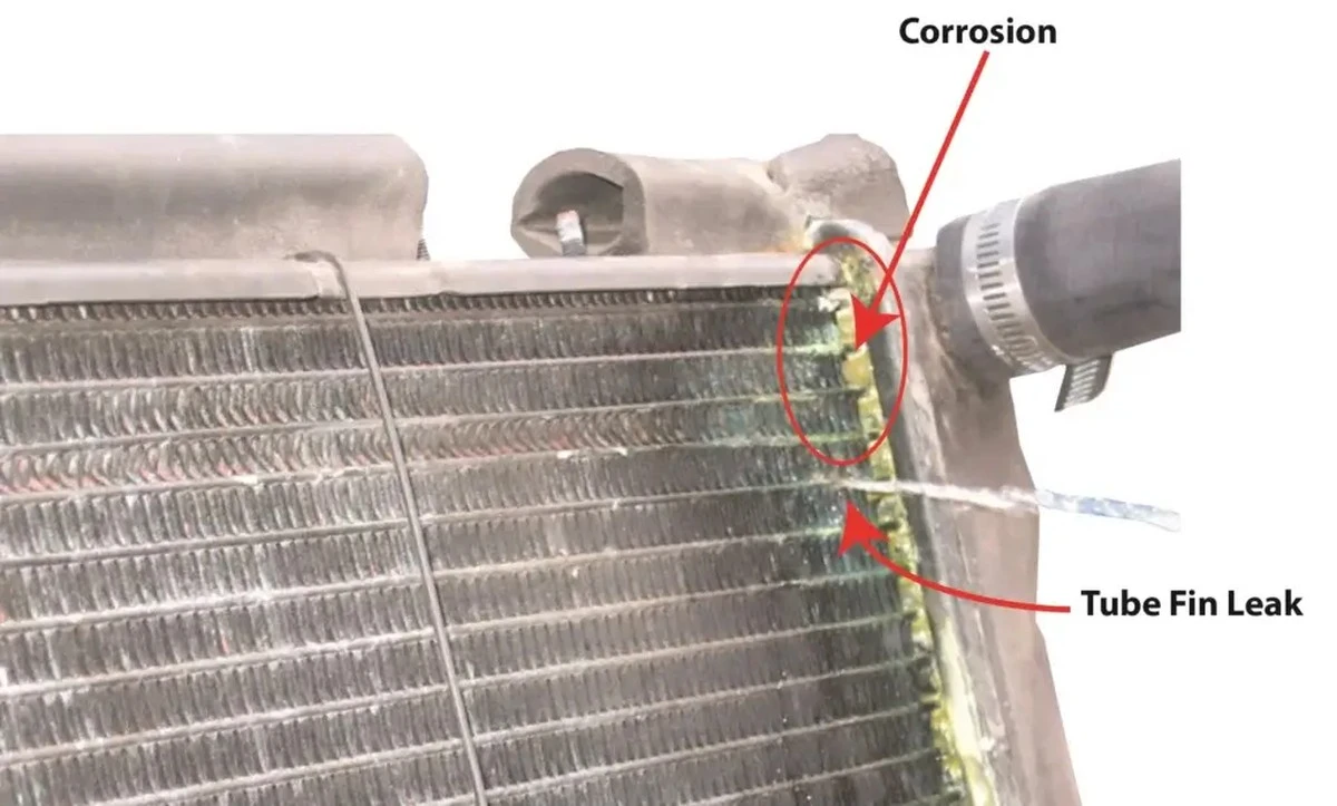 Dlaczego doświadczeni hydraulicy nakładają garść soli na mokrą rurę - image 1