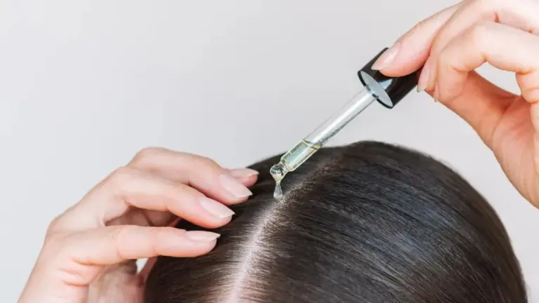 Dlaczego fryzjerzy zaczęli dodawać kroplę olejku z rozmarynu do szamponu