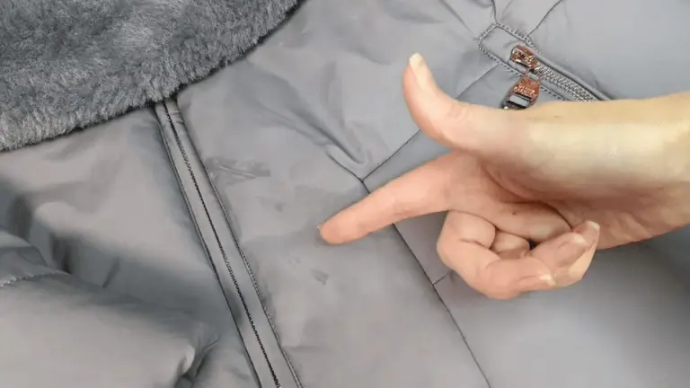 Dlaczego warto dodać łyżkę gliceryny do wody, gdy czyścisz płaszcz przed zimą