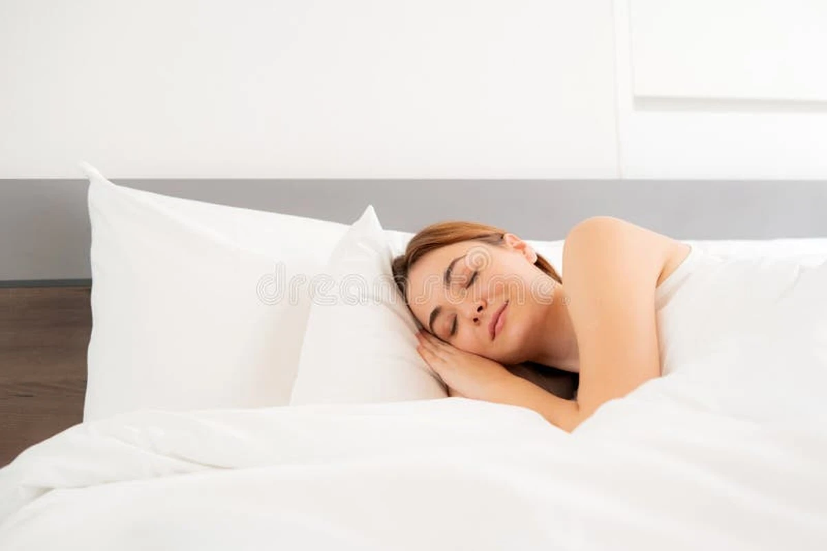 Dlaczego warto odłożyć telefon na 30 minut przed snem - image 1