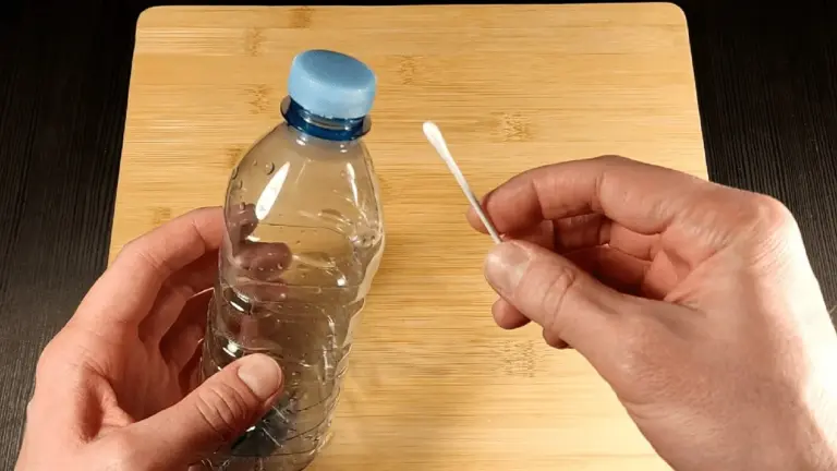 Dlaczego warto włożyć przyciętą patyczek higieniczny do nakrętki butelki