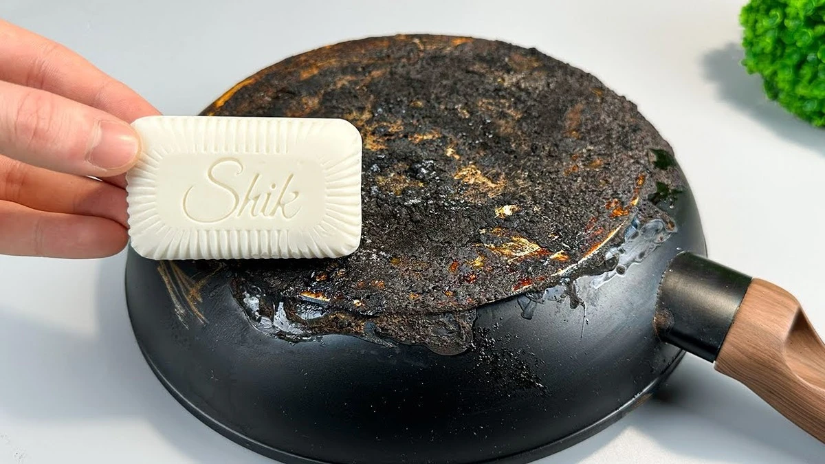 Dlaczego warto wrzucić tabletkę do zmywarki do miski z gorącą wodą - image 1