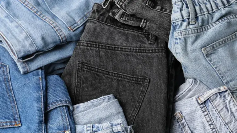 Dlaczego warto zostawić stare jeansy w bagażniku samochodu